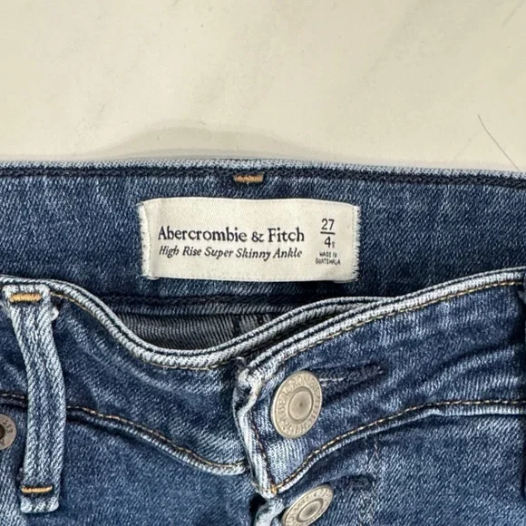 A&F - Picture 3 of 4